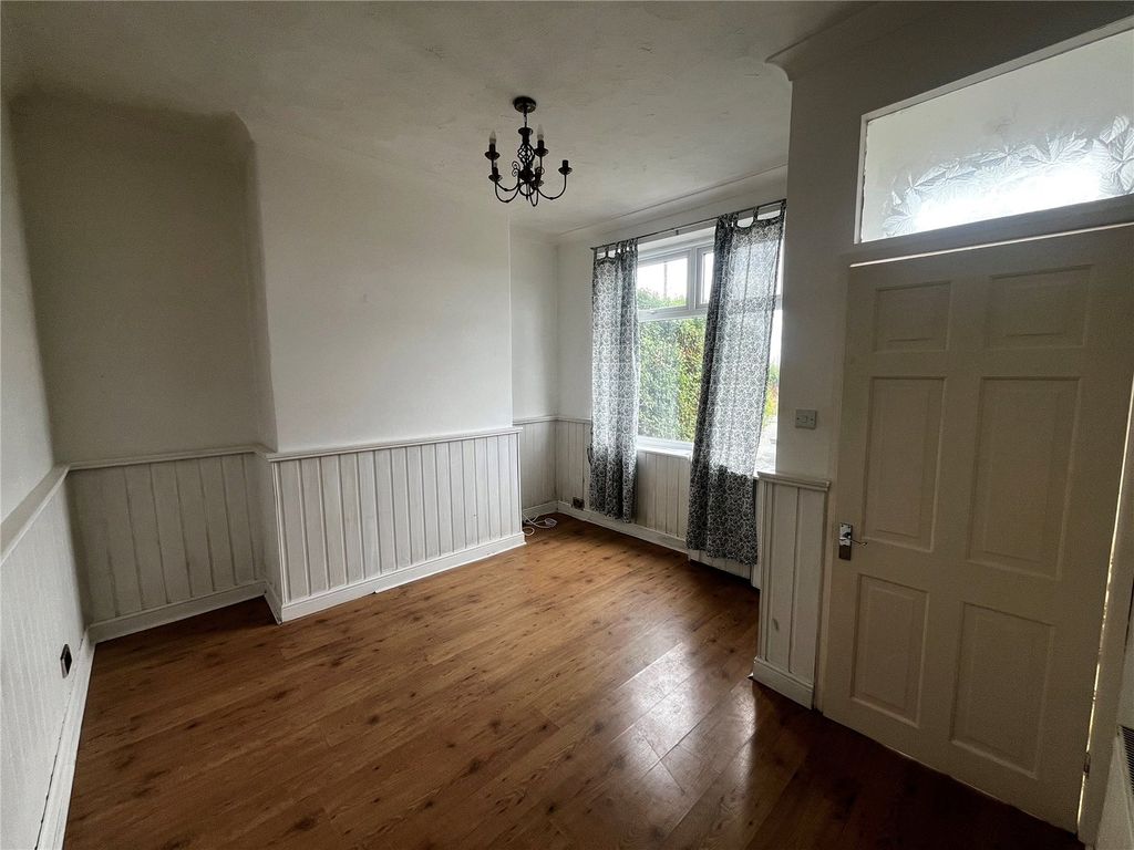 Property photo 3 of 18 Living Room