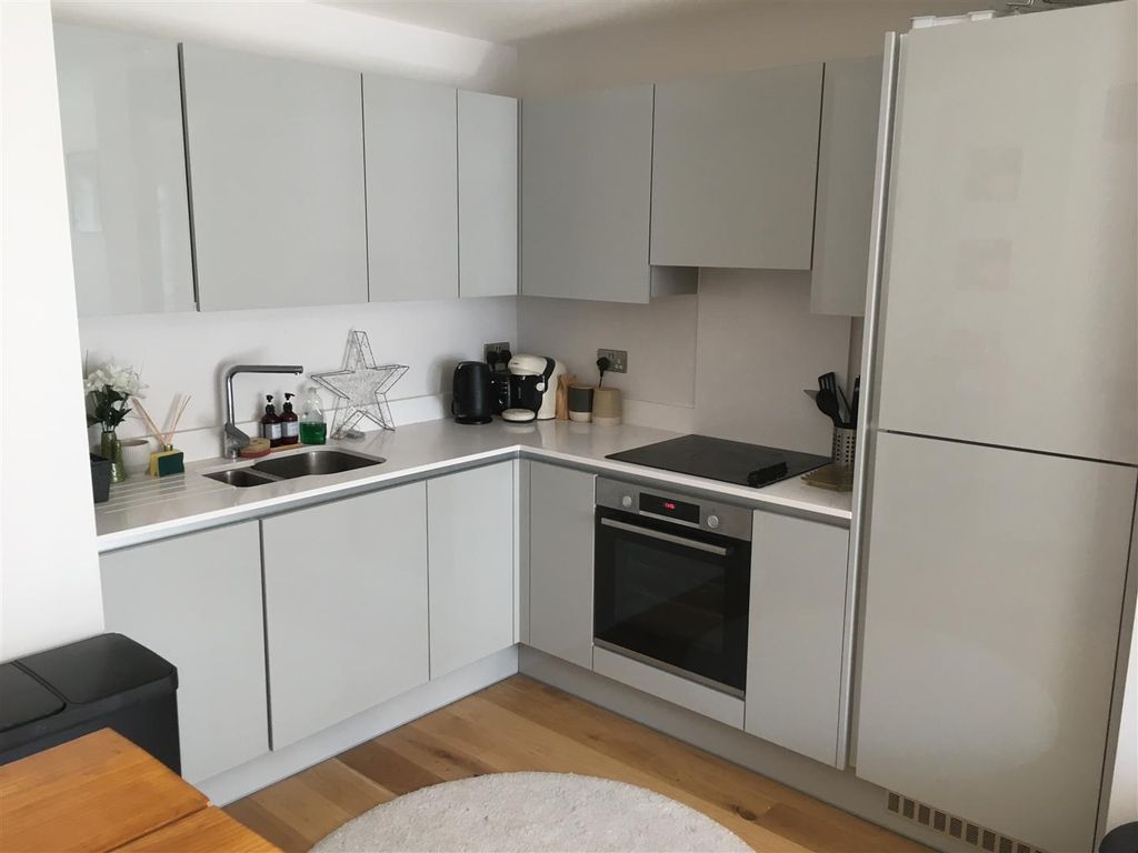 Property photo 3 of 12 Kitchen