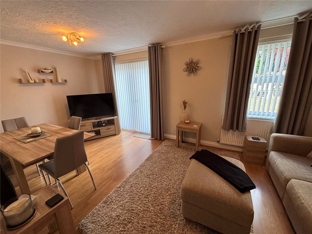 Property photo 2 of 17 Picture No. 14