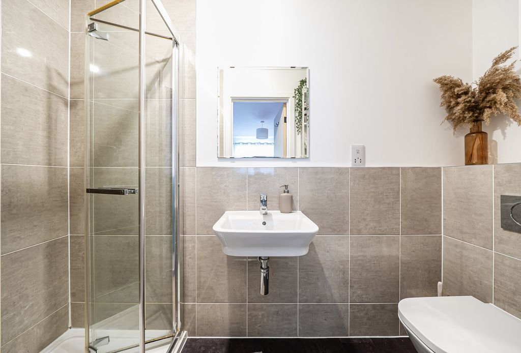 Property photo 3 of 24 1472987-10-6A268F...