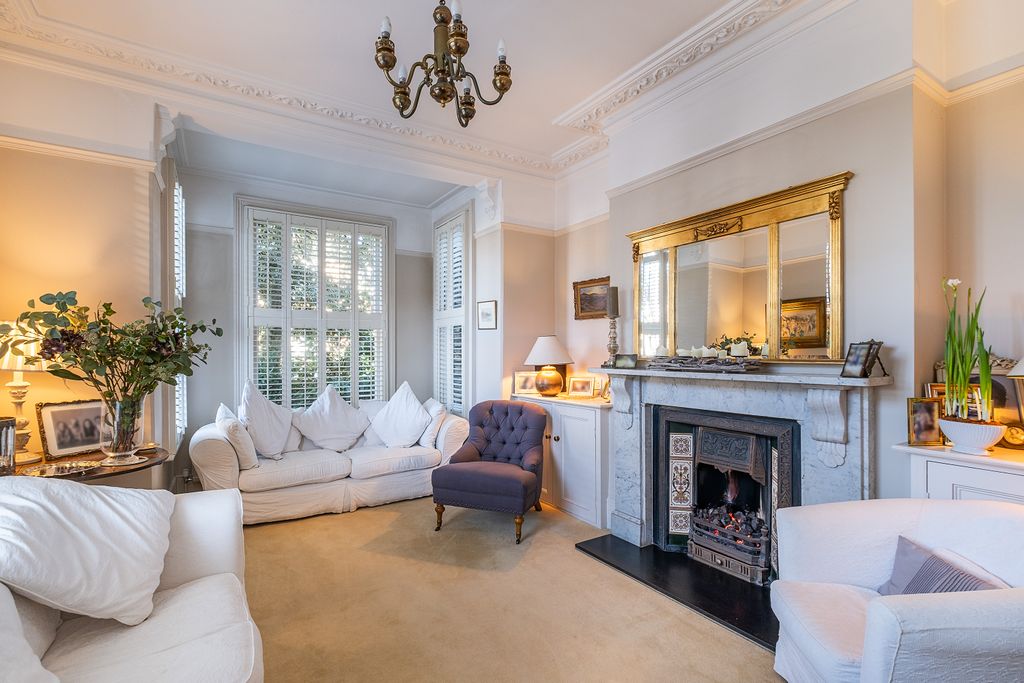 Property photo 2 of 18