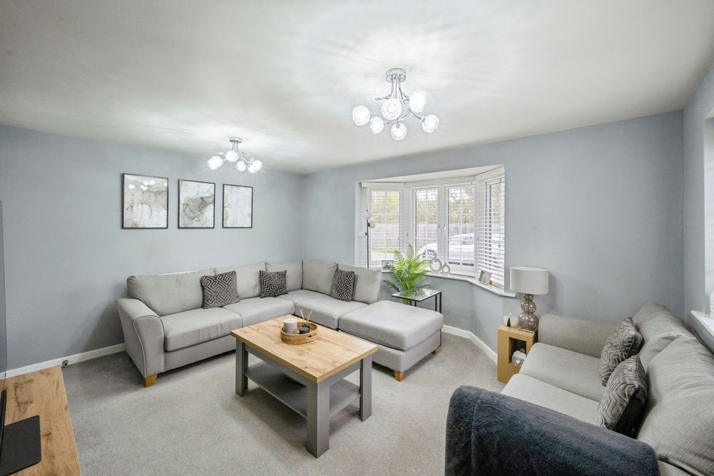 Property photo 3 of 17 Lounge