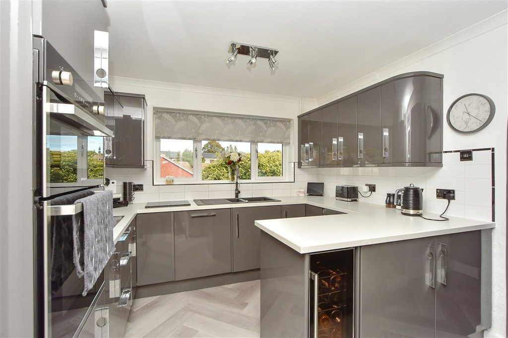 Property photo 2 of 14 Kitchen