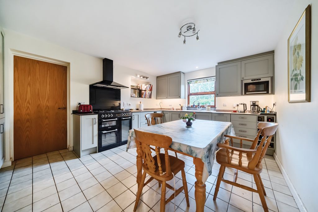 Property photo 3 of 21 Kitchen