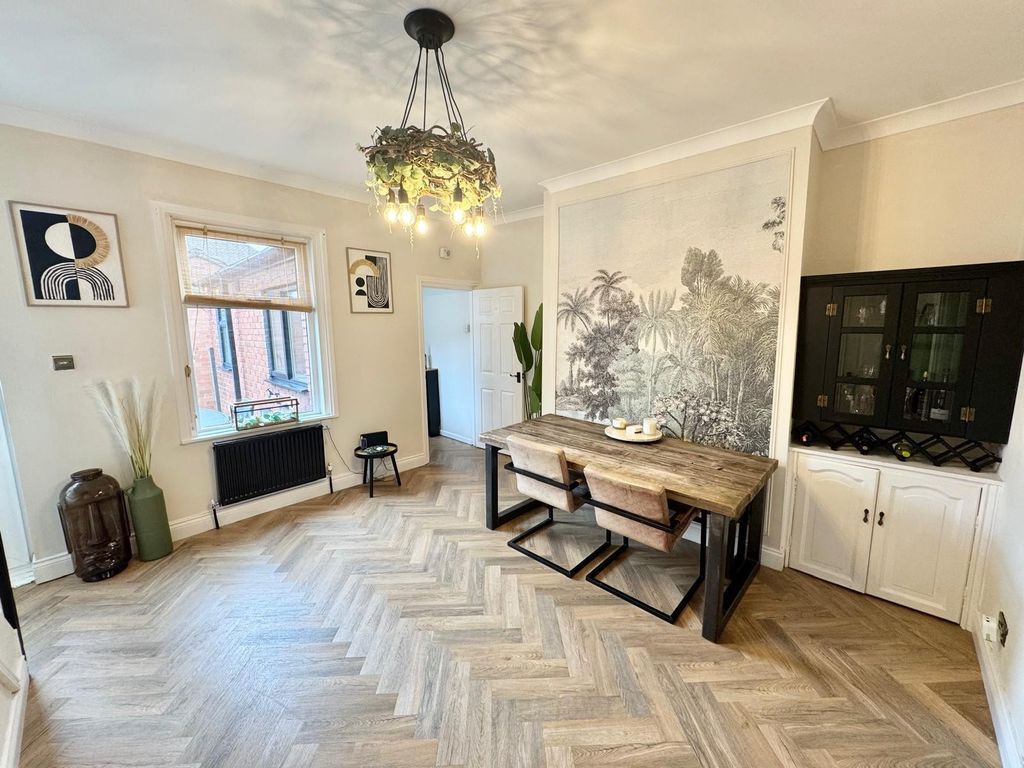 Property photo 1 of 15 Photo 6