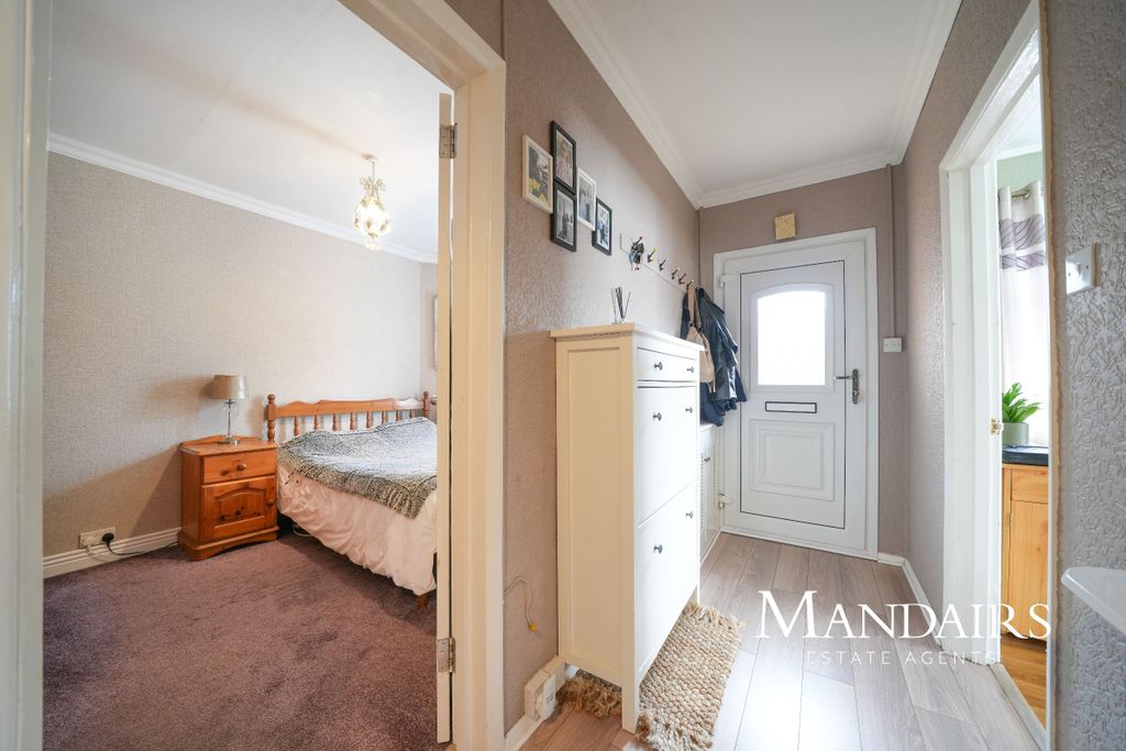 Property photo 2 of 28