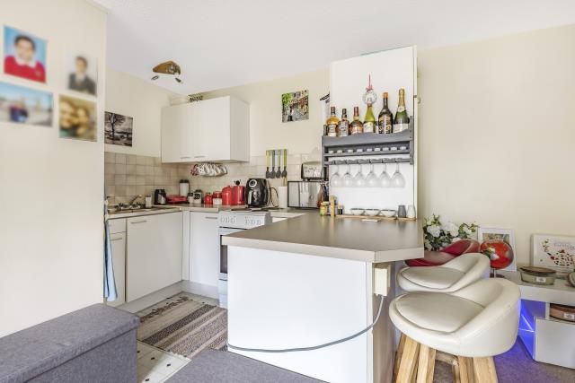 Property photo 3 of 10 Kitchen