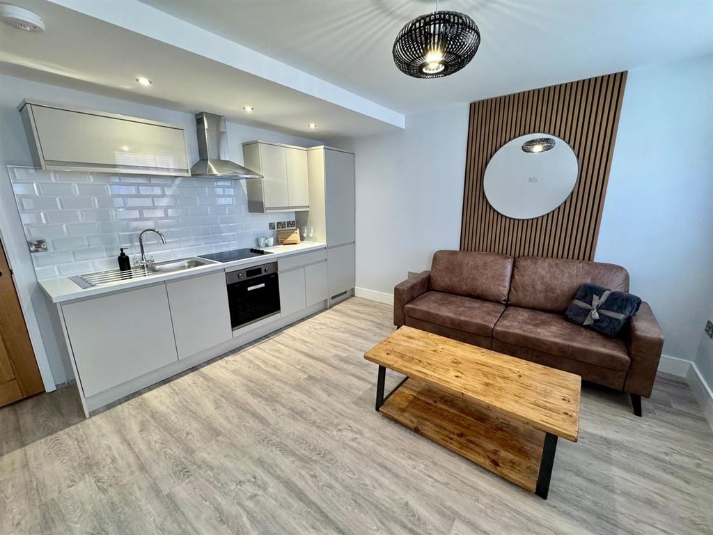 Property photo 2 of 10 1000050638.Jpg