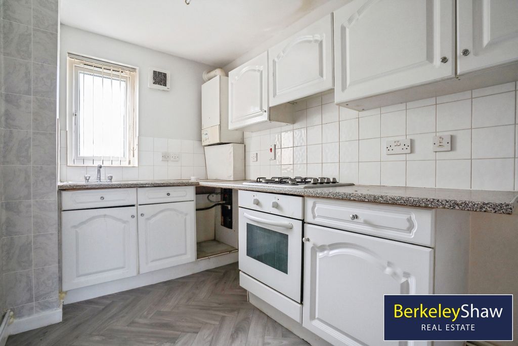 Property photo 3 of 14 Kitchen