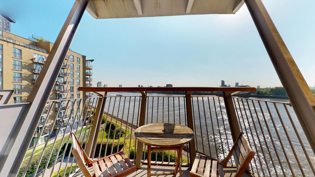 Property photo 3 of 11 Balcony