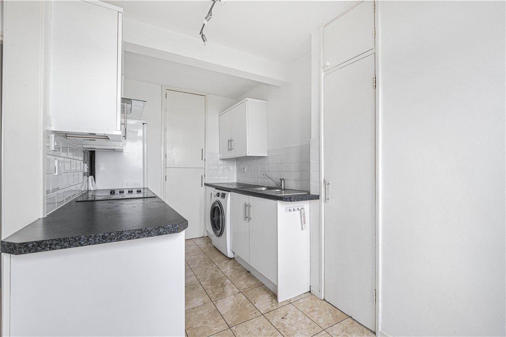Property photo 2 of 11 Kitchen
