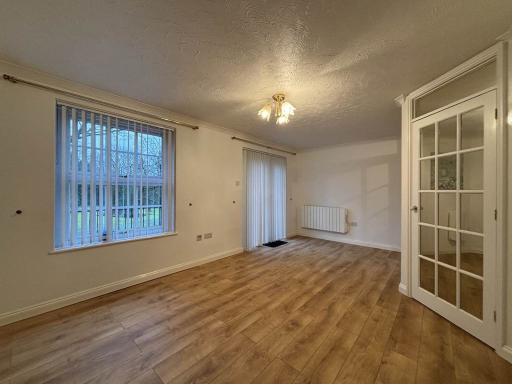 Property photo 2 of 11 Lounge 1