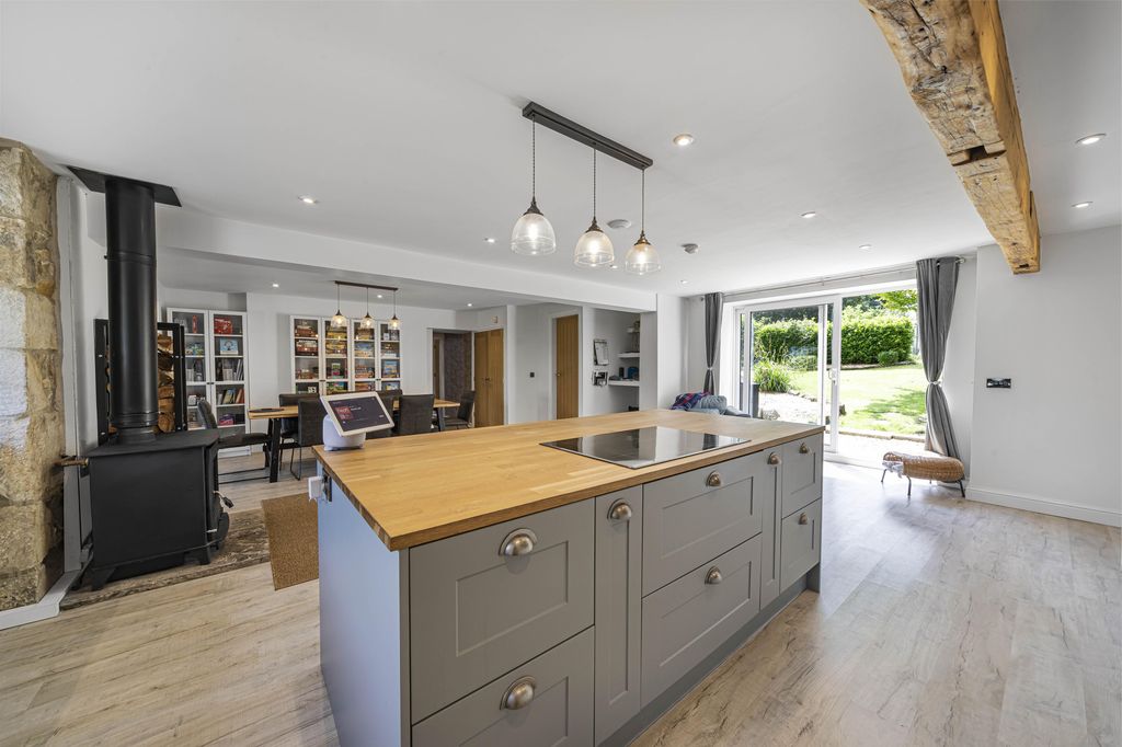 Property photo 3 of 46