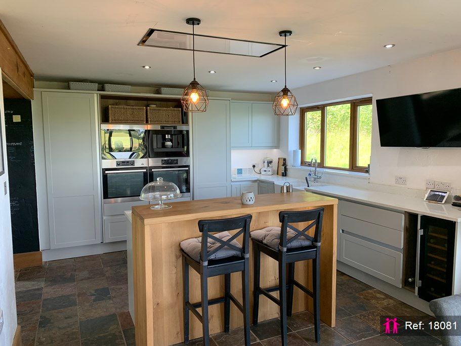 Property photo 2 of 32