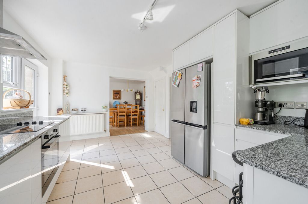 Property photo 3 of 22 1310656-23-6853d4...