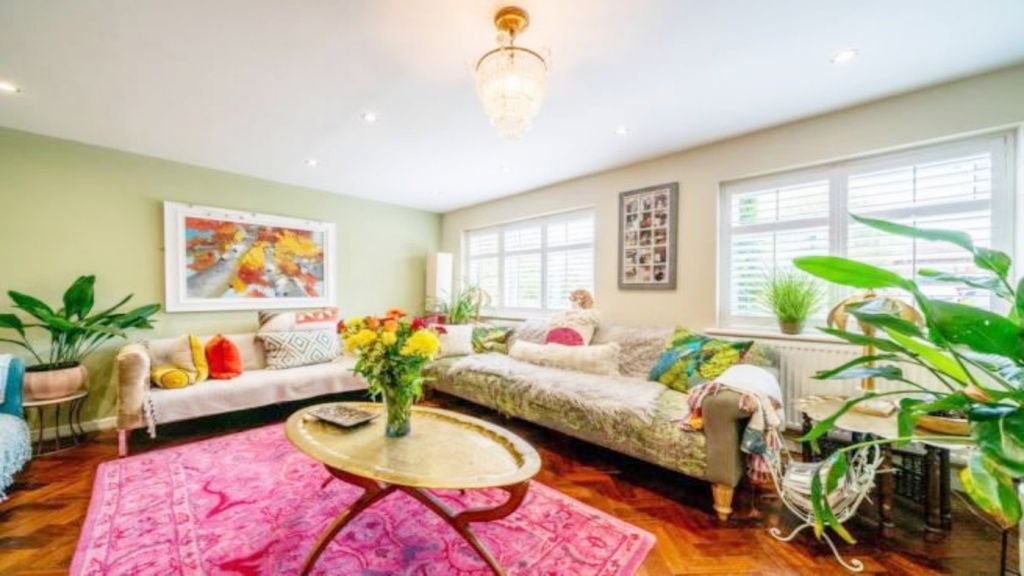 Property photo 1 of 8 Luxurious 4 Bedroom House