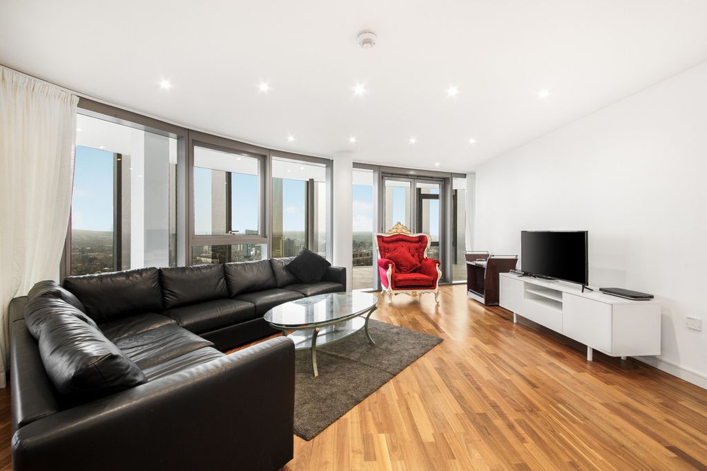 Property photo 3 of 18