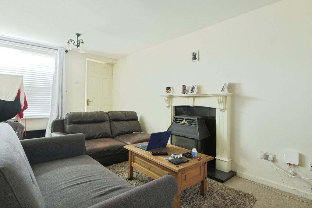 Property photo 2 of 7 4087905