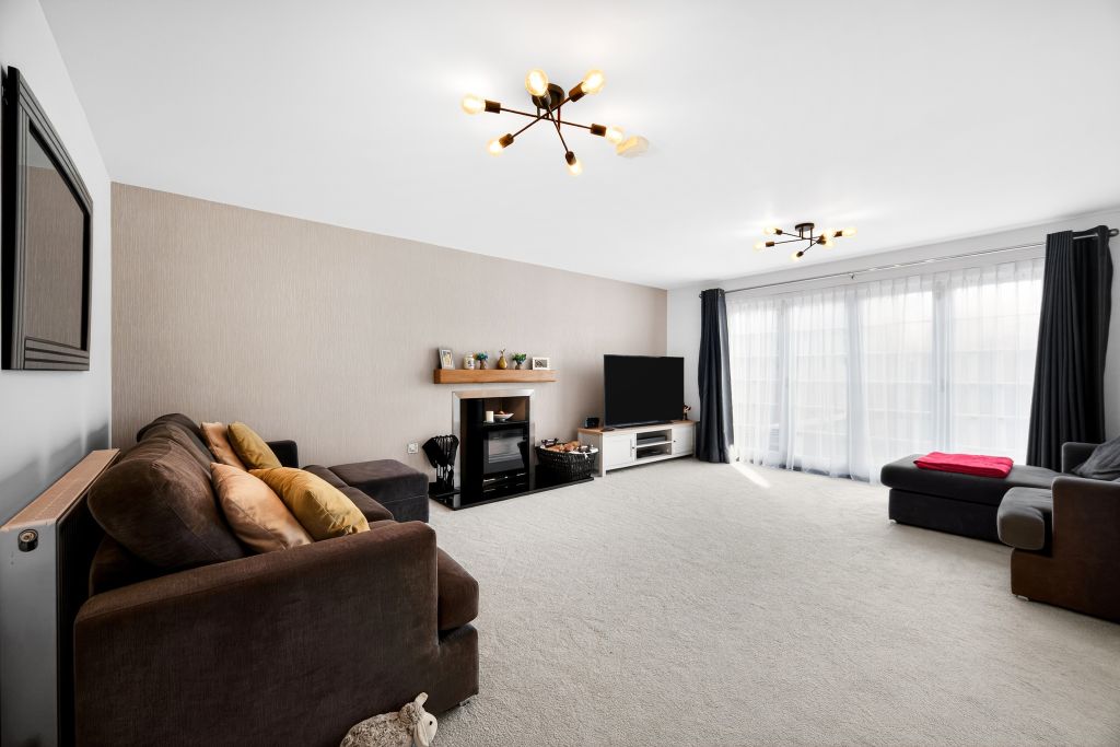 Property photo 2 of 18