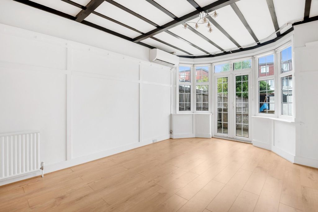 Property photo 3 of 19 Dining Room