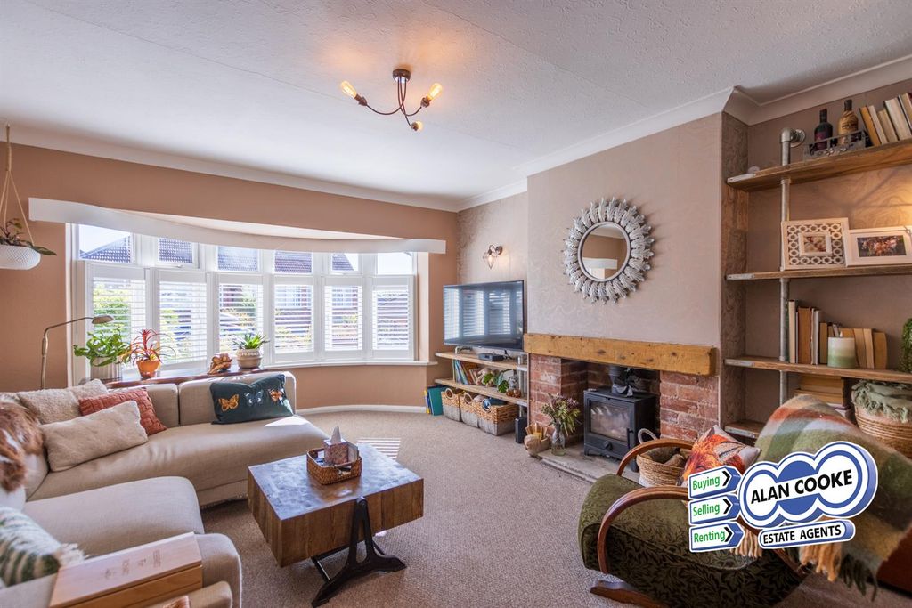 Property photo 2 of 14 Lounge