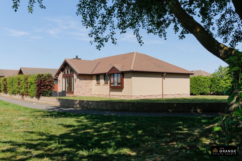 Property photo 2 of 28