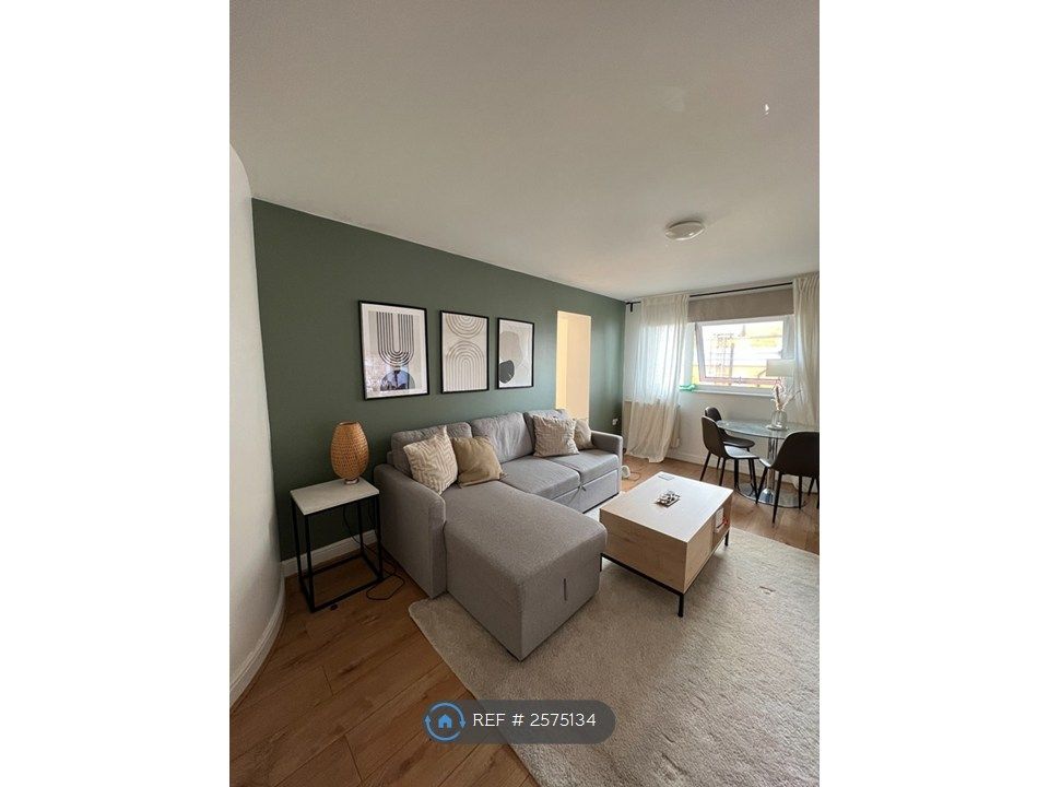 Property photo 1 of 10 Living Room