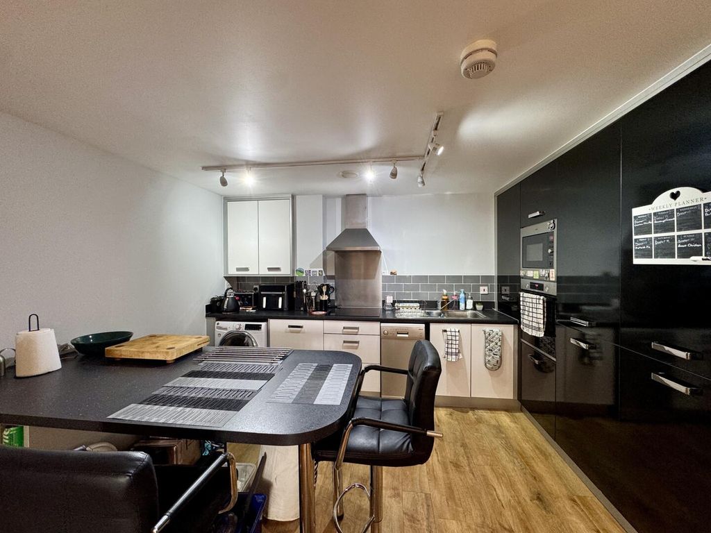 Property photo 2 of 8 Kitchen