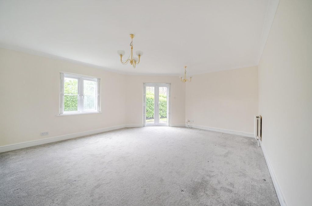 Property photo 3 of 16 Davidson Frost-Wellings, Dfw, Bartholomew Court, C