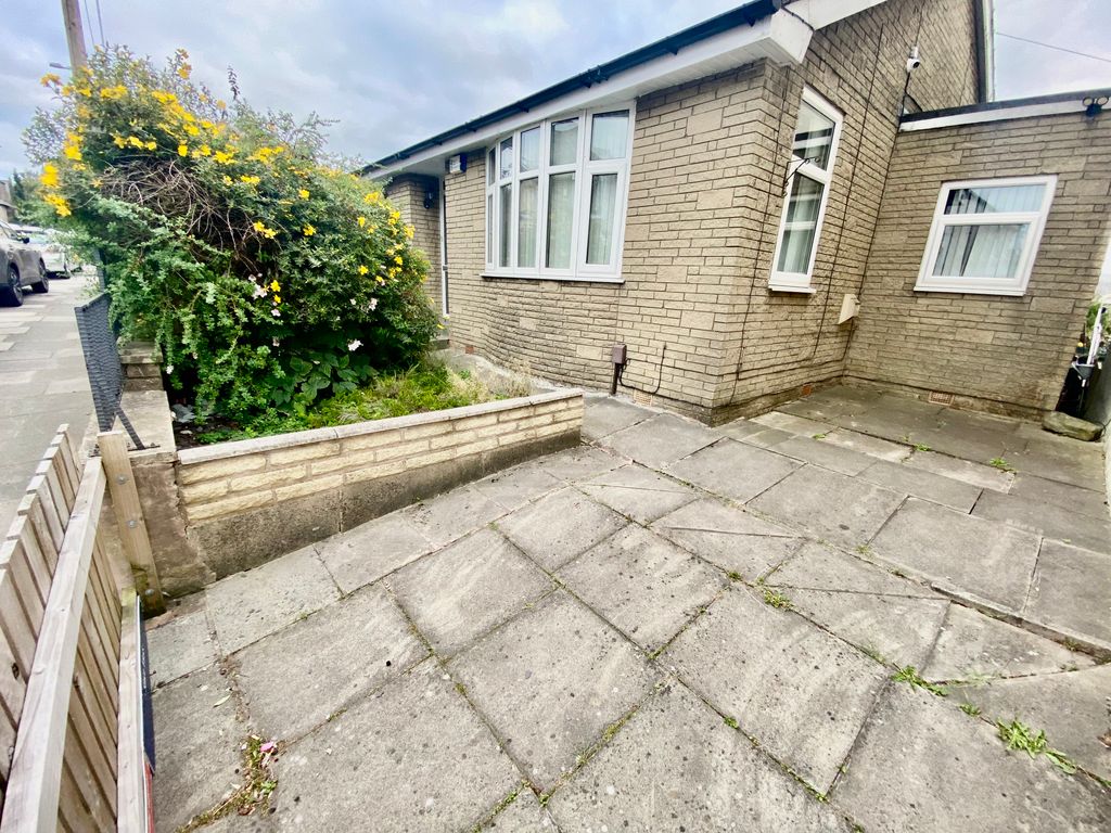 Property photo 2 of 26