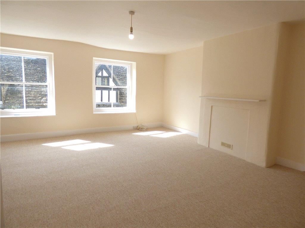 Property photo 3 of 6 Lounge