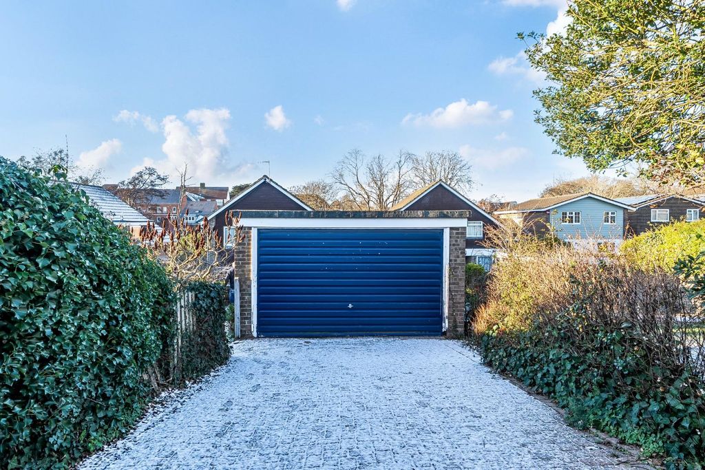 Property photo 3 of 21 1-695c4197A0904-1392854-19-695Be52Cadfff-1.Jpg