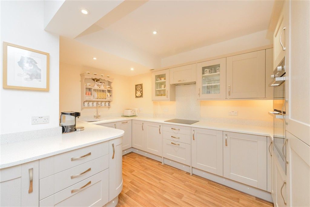 Property photo 3 of 16 Kitchen