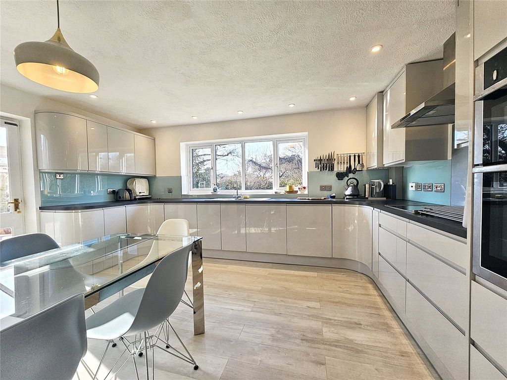 Property photo 2 of 16 Picture No. 21