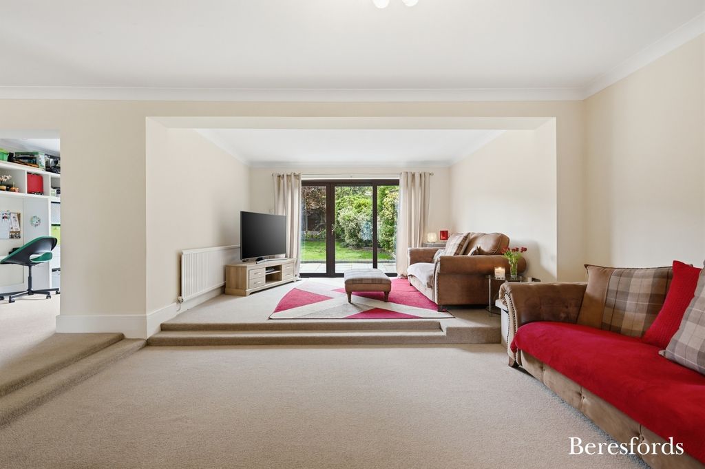 Property photo 3 of 23 Picture No. 15