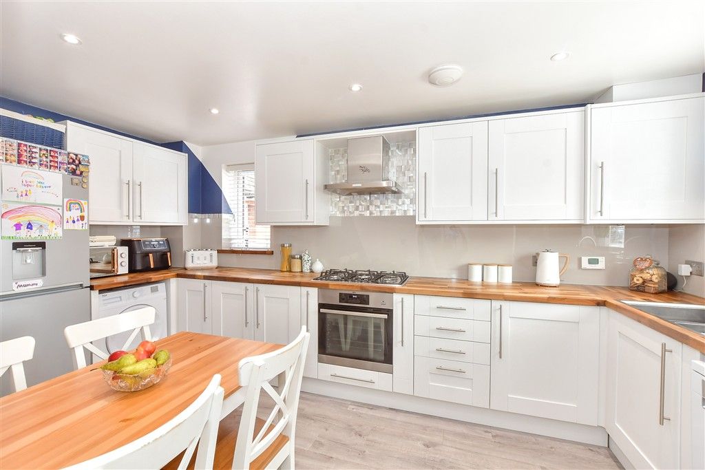 Property photo 3 of 16 Kitchen