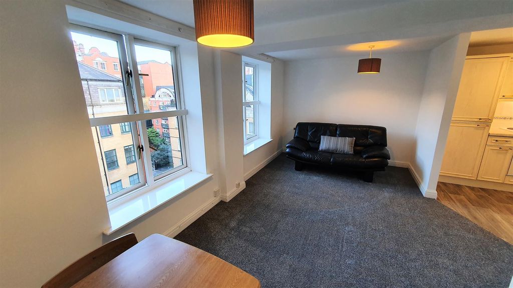 Property photo 2 of 28