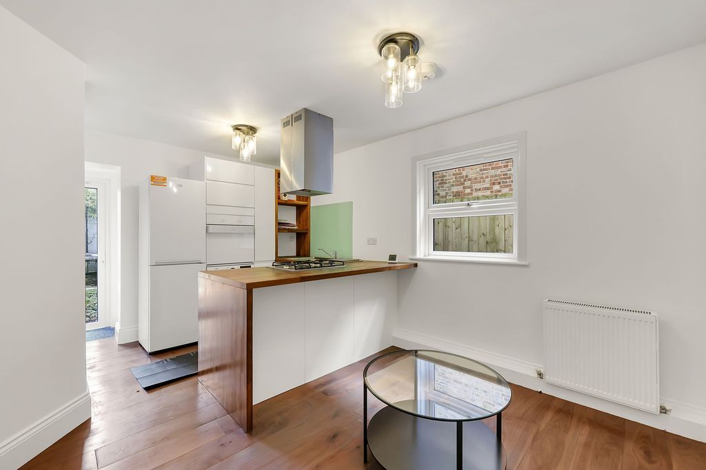 Property photo 1 of 11 Kitchen / Reception