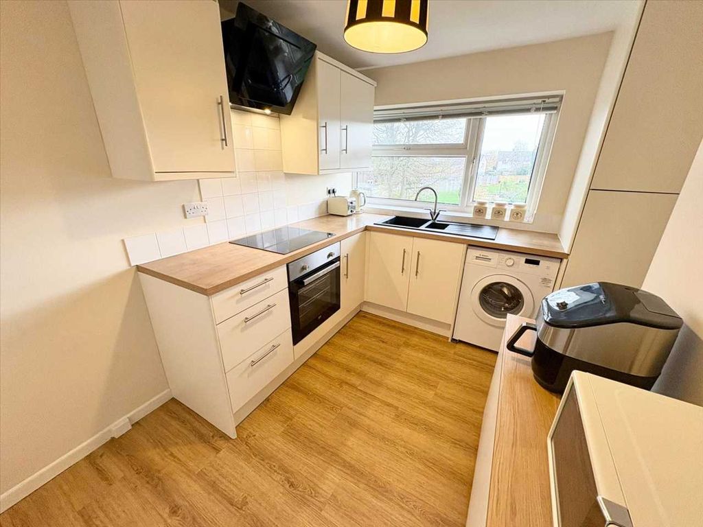 Property photo 3 of 28