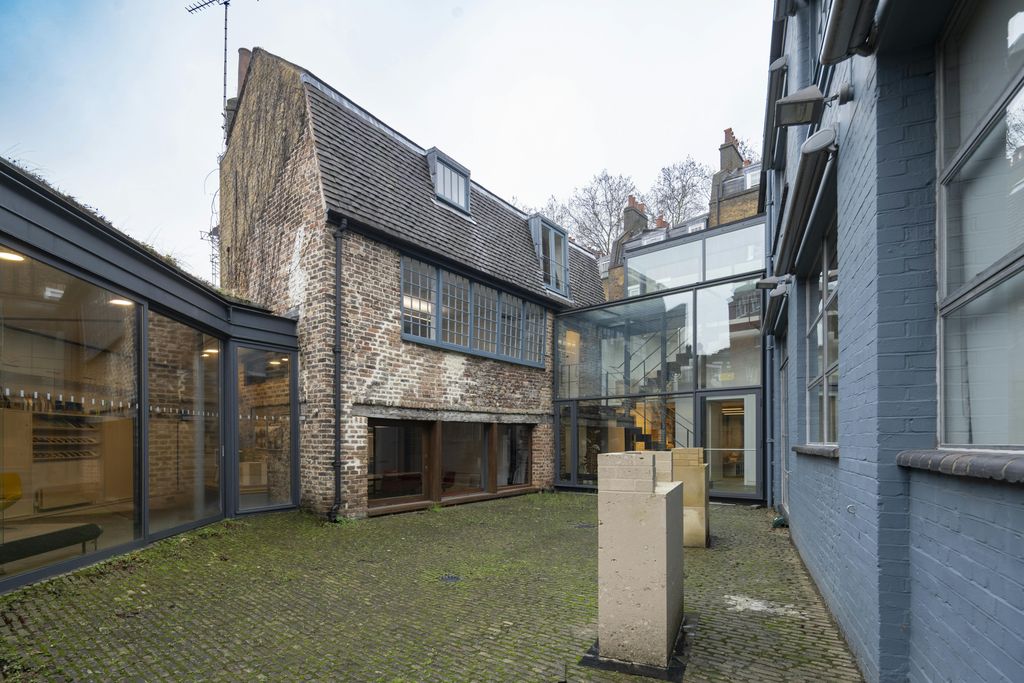 Property photo 1 of 15 .