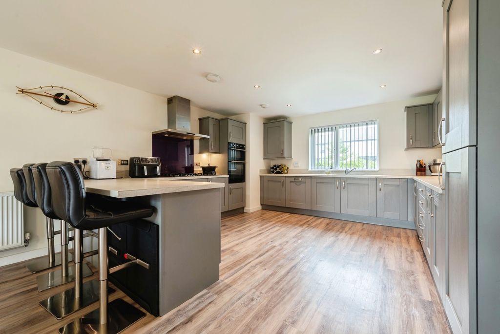 Property photo 3 of 22 Pbox-Img.Jpg