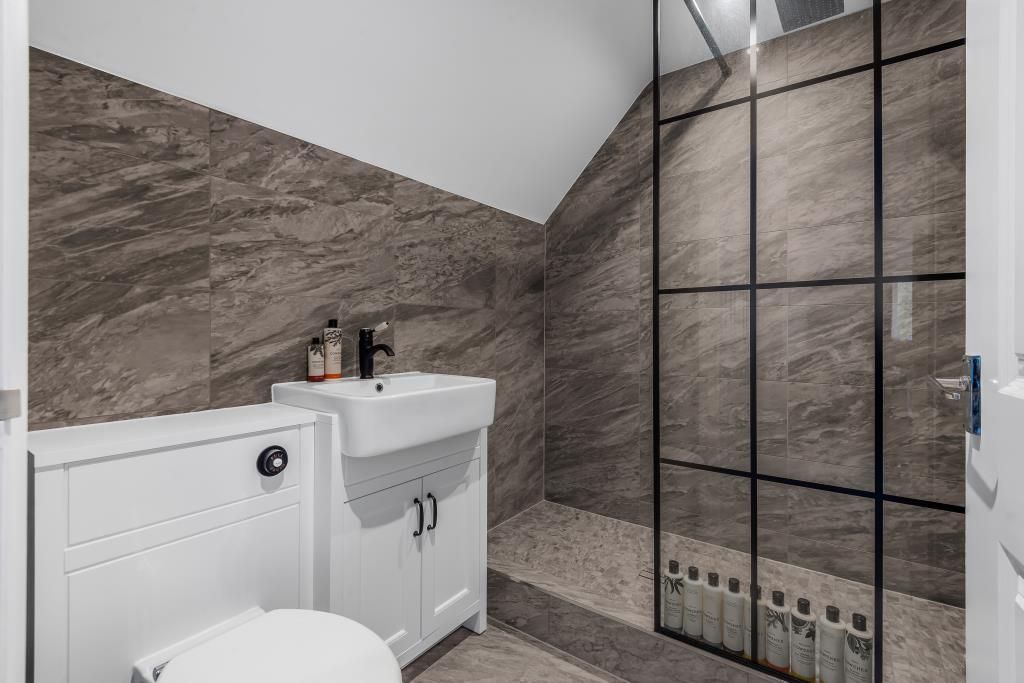 Property photo 3 of 7 Bathroom