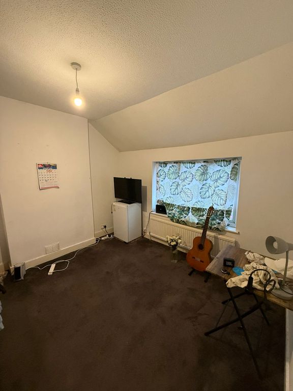 Property photo 2 of 7 Living Room