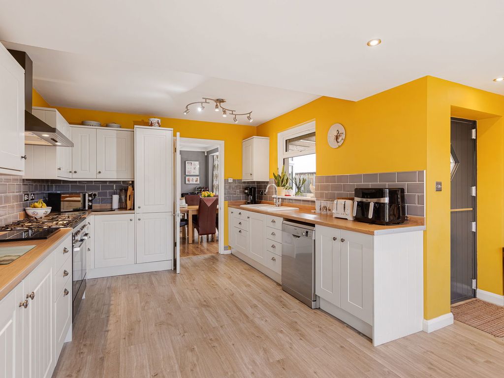 Property photo 3 of 32