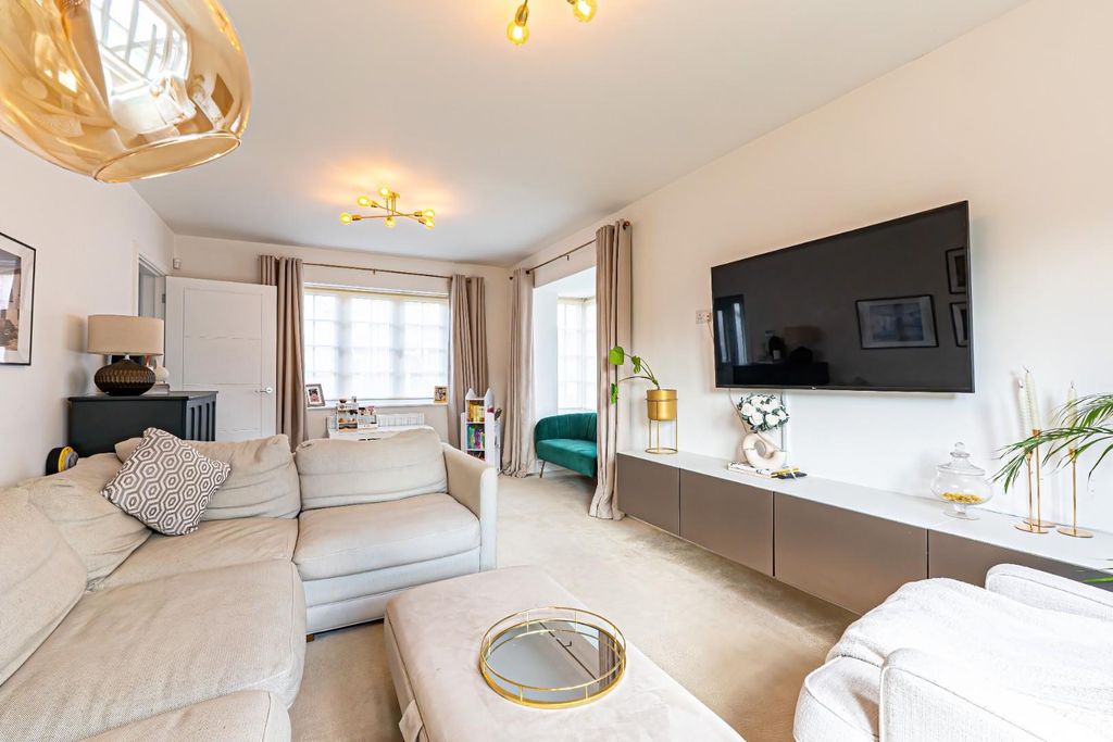 Property photo 3 of 26