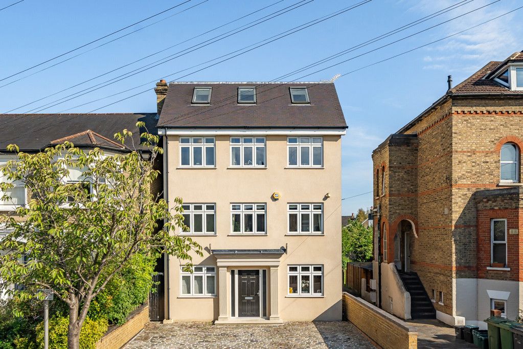 Property photo 1 of 18 External