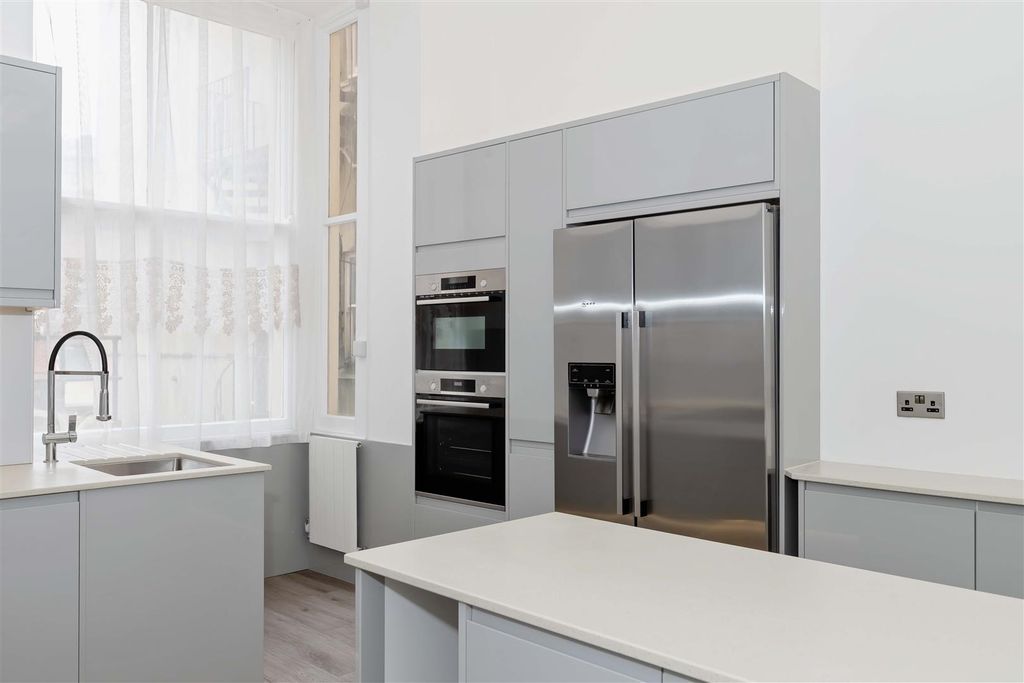 Property photo 3 of 43 Adelaide Crescent_20.Jpg