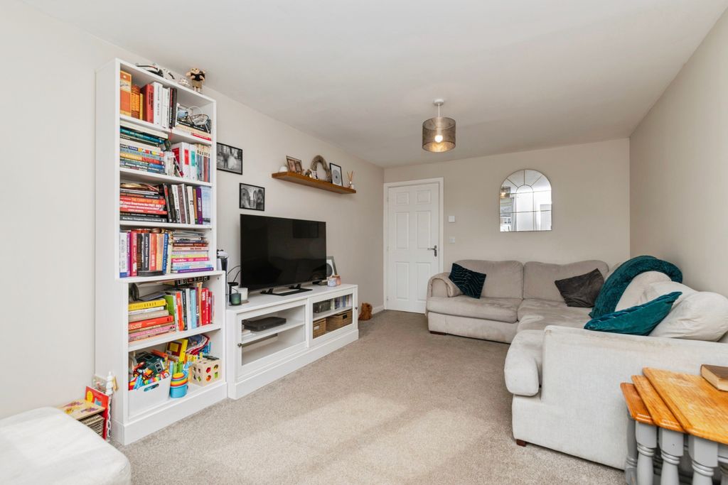 Property photo 3 of 17 Living Room