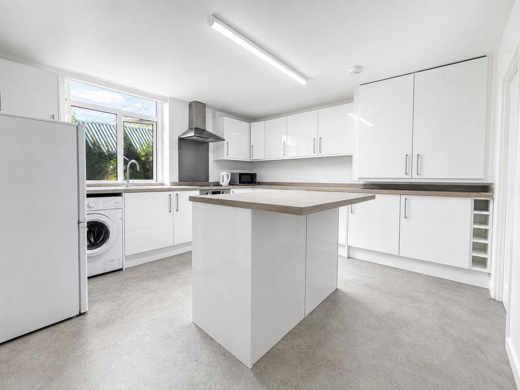 Property photo 1 of 7 Kitchen