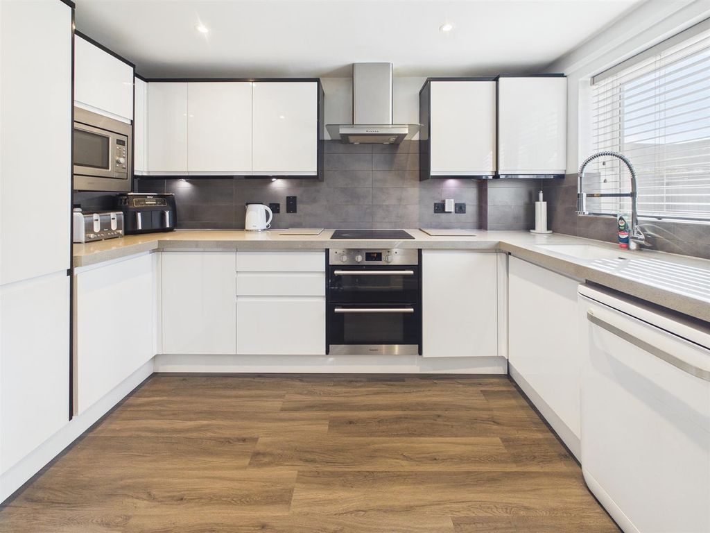 Property photo 3 of 21